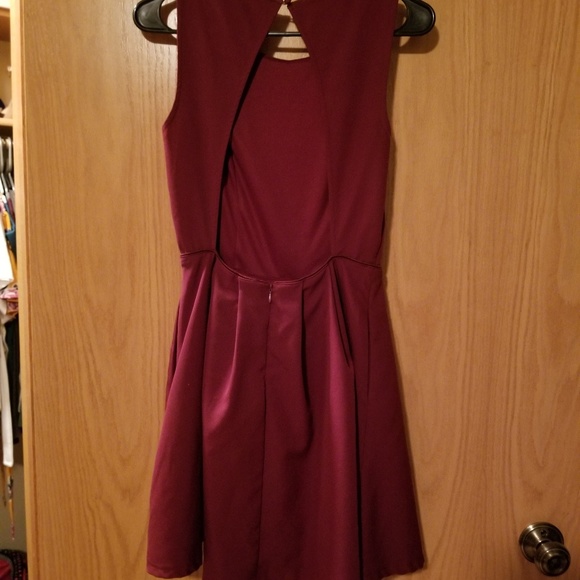 Maroon Lulu's dress - Picture 2 of 4